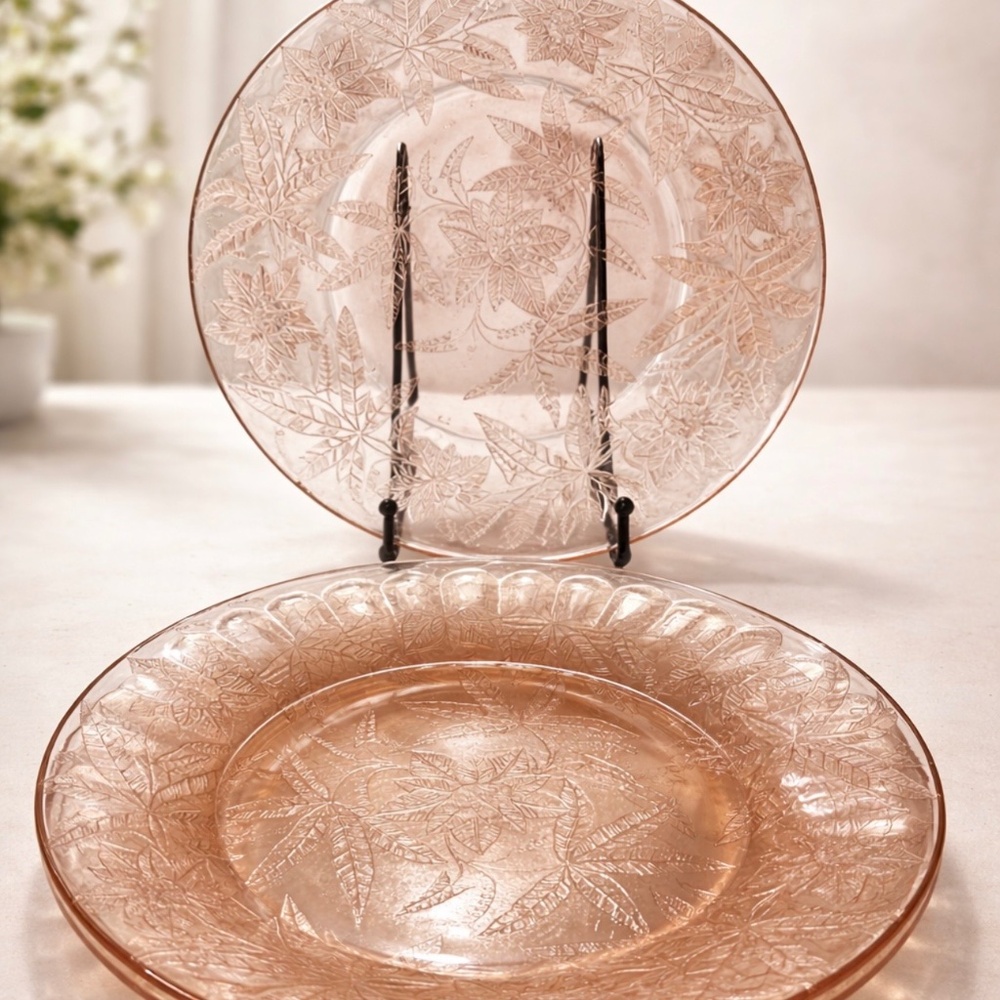 Set of 4 pink depression plates, 8in